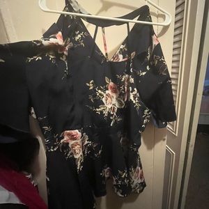 Beautiful floral peephole peplum blouse size 3x